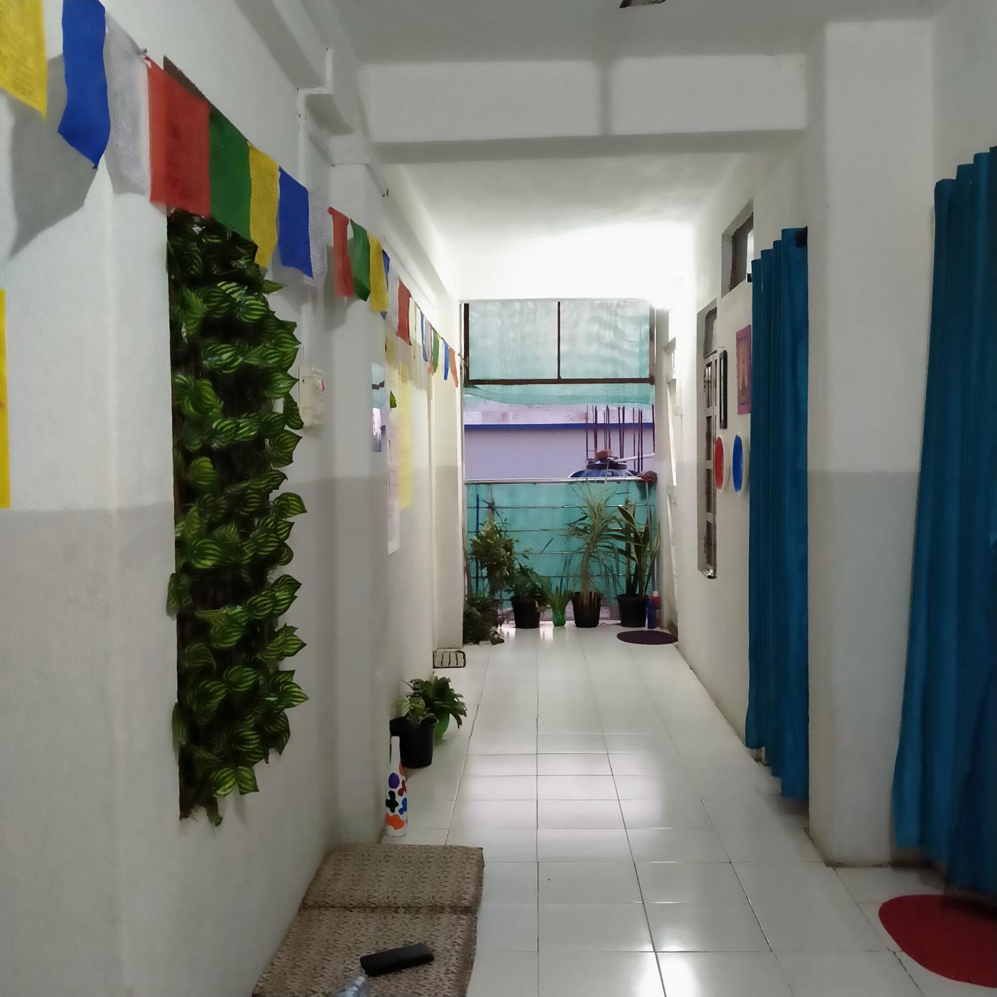 ホテル Traveler House Dimāpur エクステリア 写真